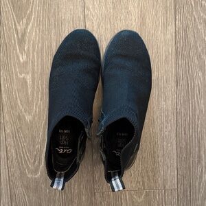 OKA b. Women’s Dark Blue Slip-On Sneakers